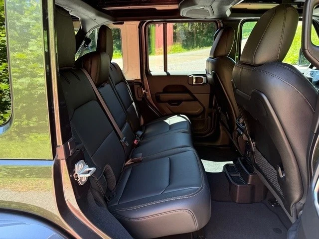 2025 Jeep JL Wrangler - Image 20 of 21