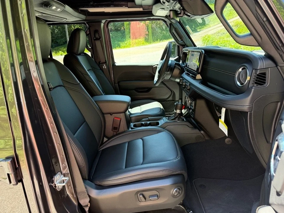 2025 Jeep JL Wrangler - Image 21 of 21