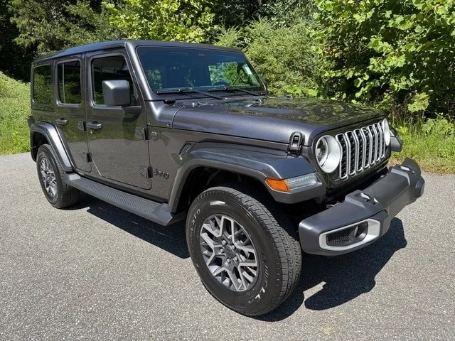2025 Jeep JL Wrangler - Image 5 of 21