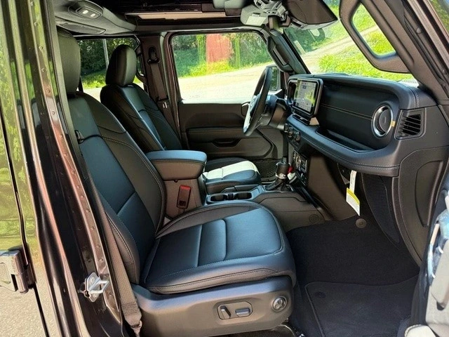 2025 Jeep JL Wrangler - Image 21 of 21