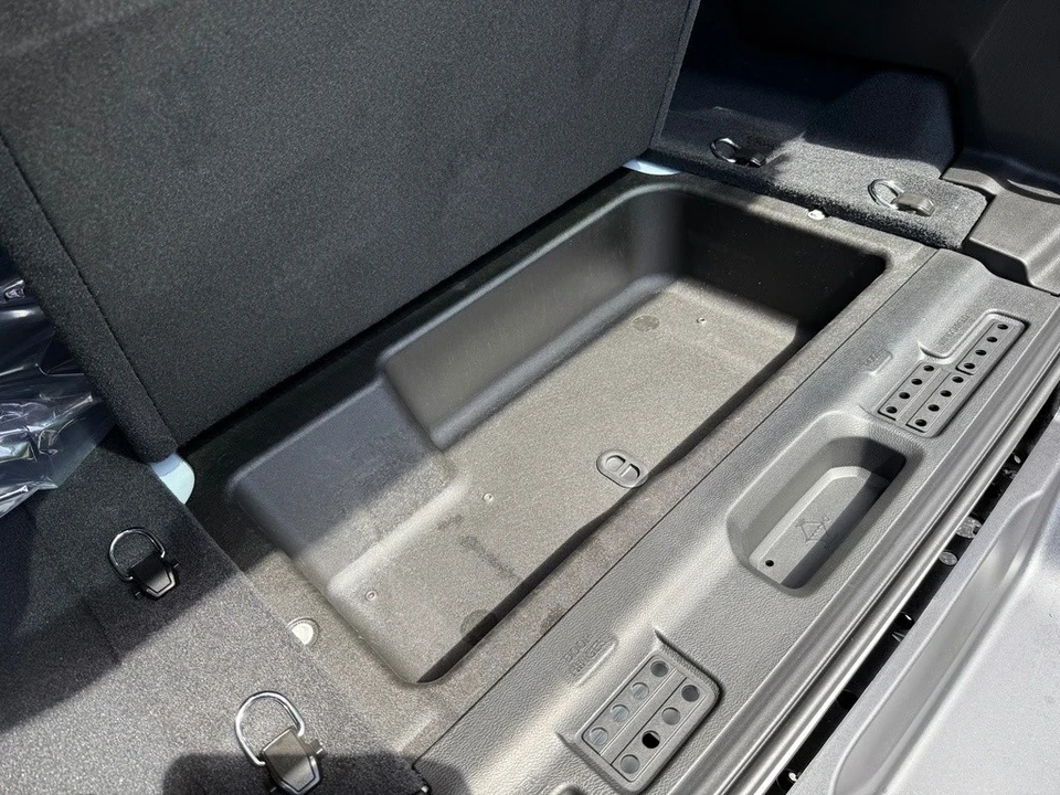 2025 Jeep JL Wrangler - Image 17 of 21