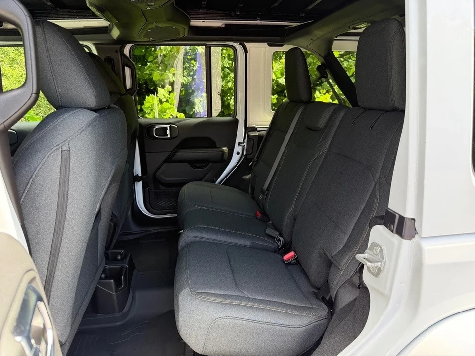 2025 Jeep JL Wrangler - Image 14 of 21