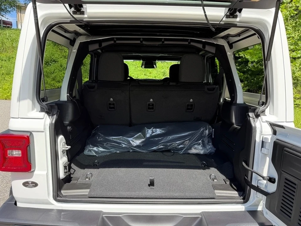 2025 Jeep JL Wrangler - Image 16 of 21