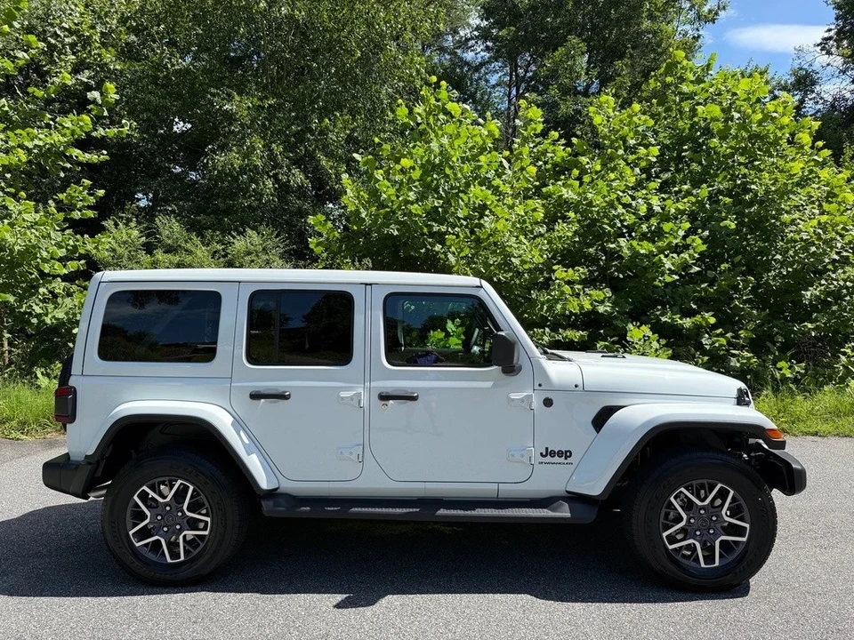 2025 Jeep JL Wrangler - Image 6 of 21
