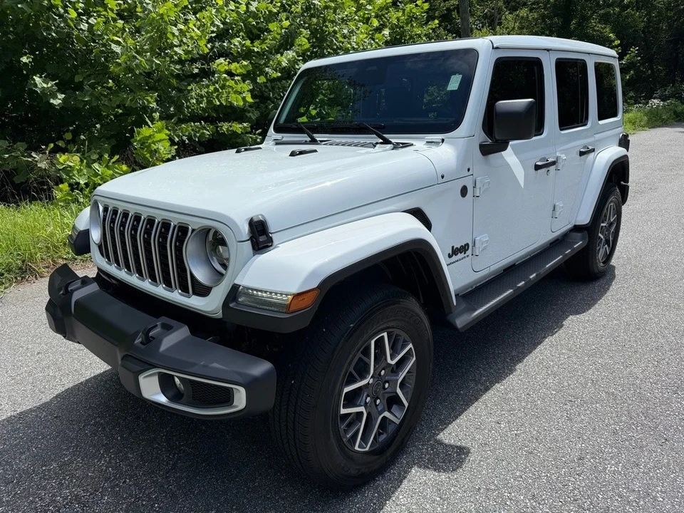 2025 Jeep JL Wrangler - Image 3 of 21