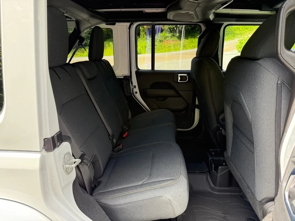 2025 Jeep JL Wrangler - Image 18 of 21