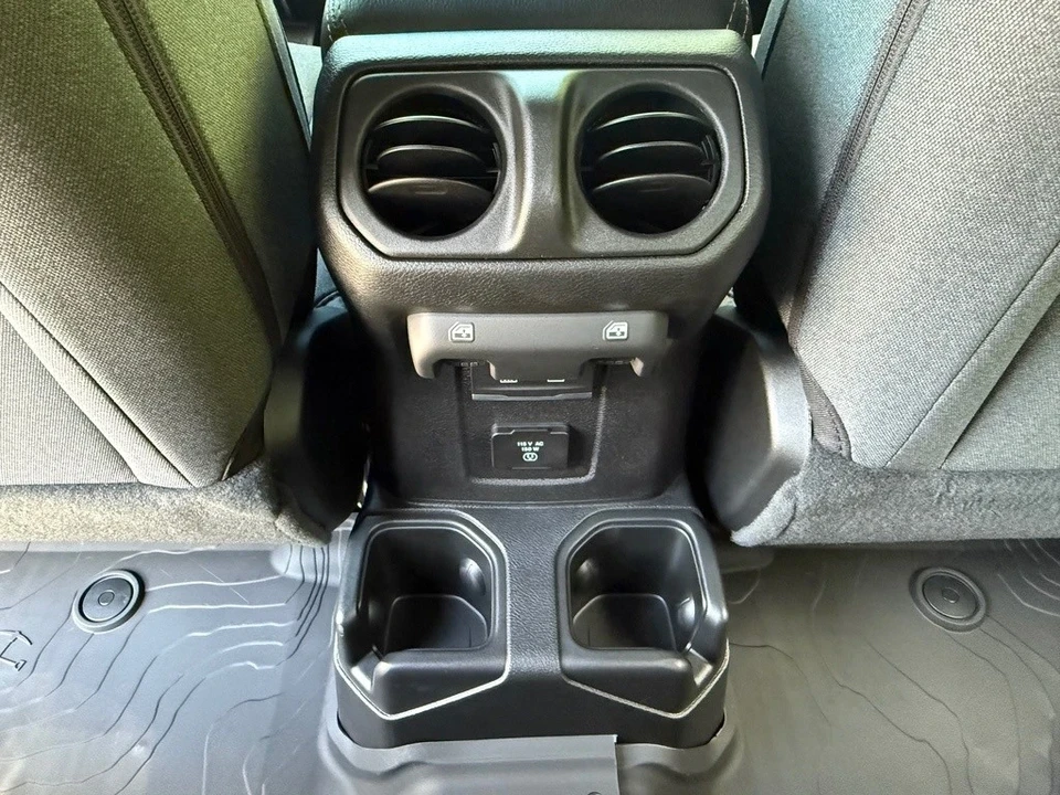 2025 Jeep JL Wrangler - Image 15 of 21