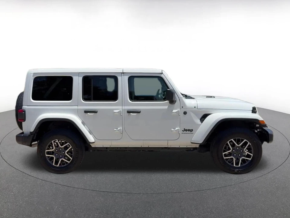 2025 Jeep JL Wrangler - Image 18 of 31