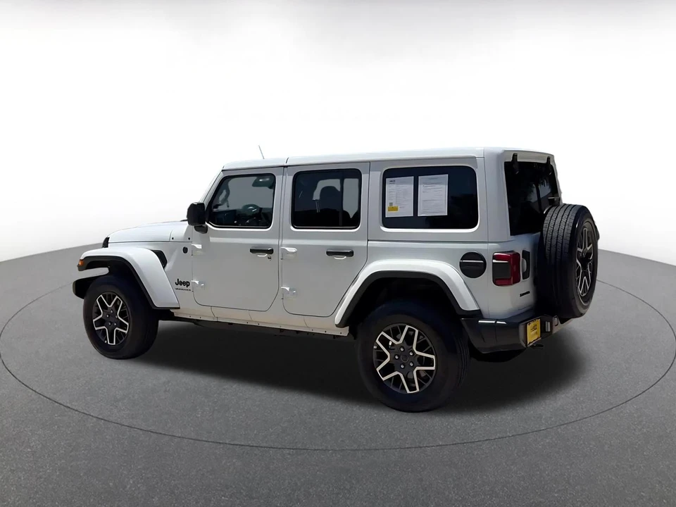 2025 Jeep JL Wrangler - Image 12 of 31
