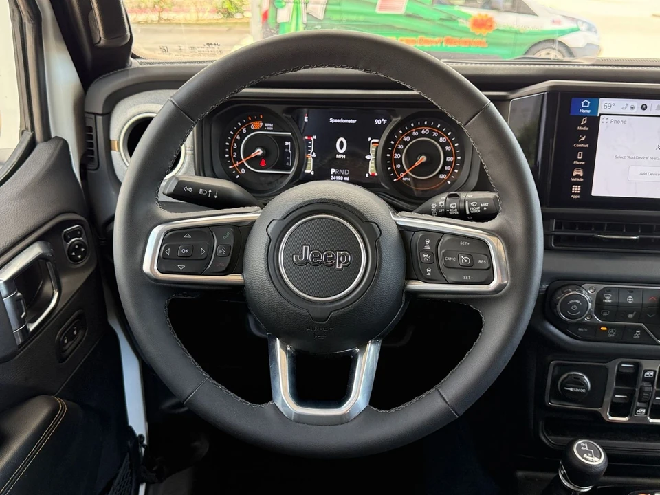 2025 Jeep JL Wrangler - Image 30 of 31
