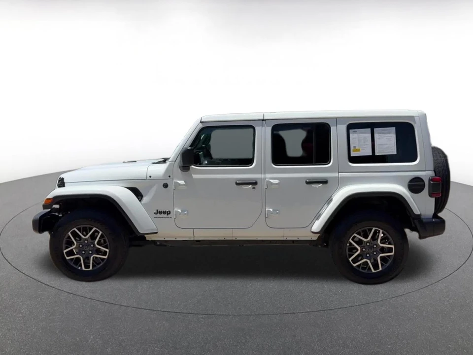 2025 Jeep JL Wrangler - Image 11 of 31