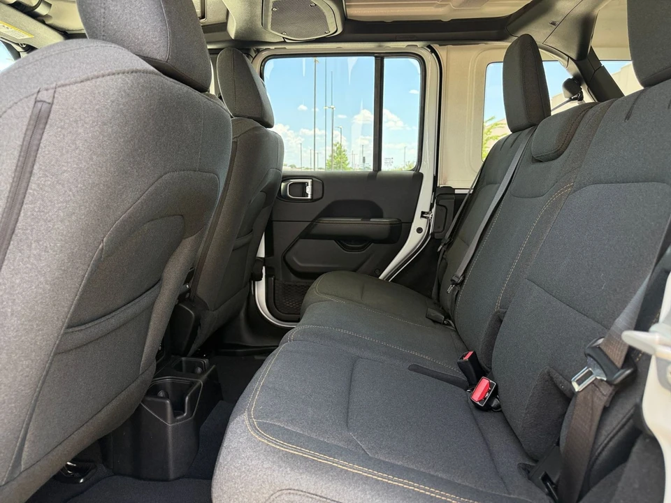 2025 Jeep JL Wrangler - Image 27 of 31