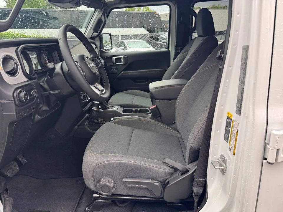 2025 Jeep JL Wrangler - Image 27 of 31