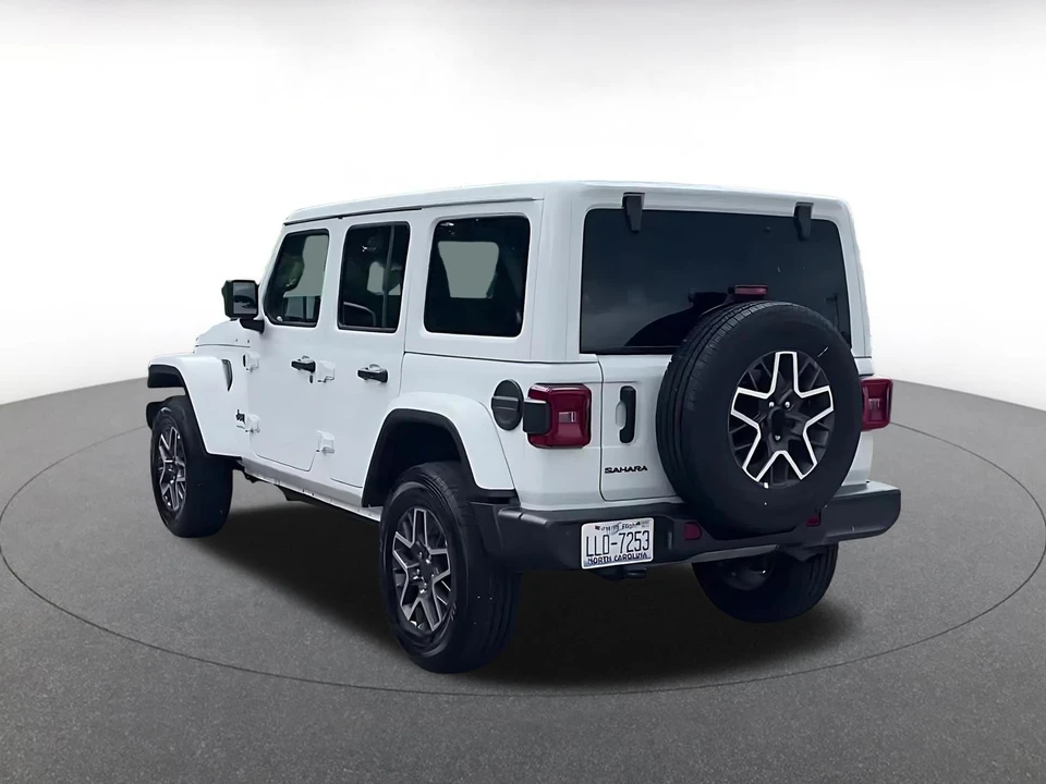 2025 Jeep JL Wrangler - Image 13 of 31