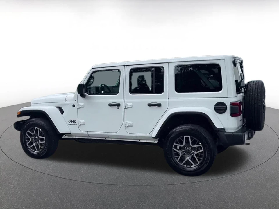 2025 Jeep JL Wrangler - Image 12 of 31