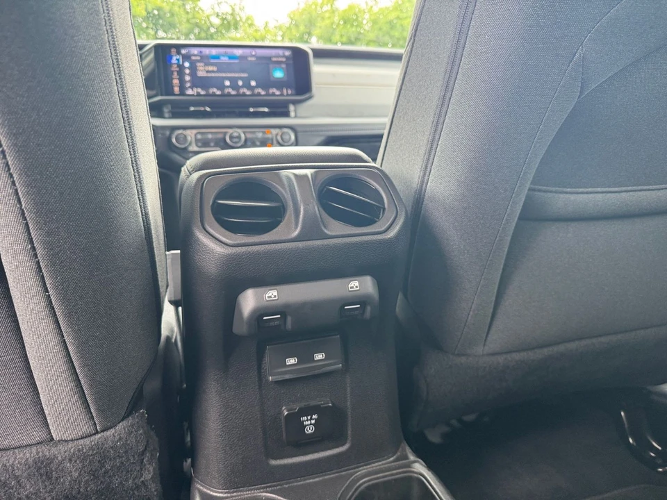 2025 Jeep JL Wrangler - Image 24 of 31
