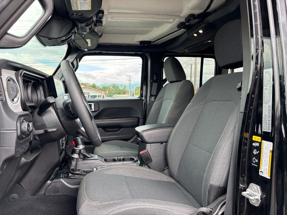 2025 Jeep JL Wrangler - Image 28 of 31