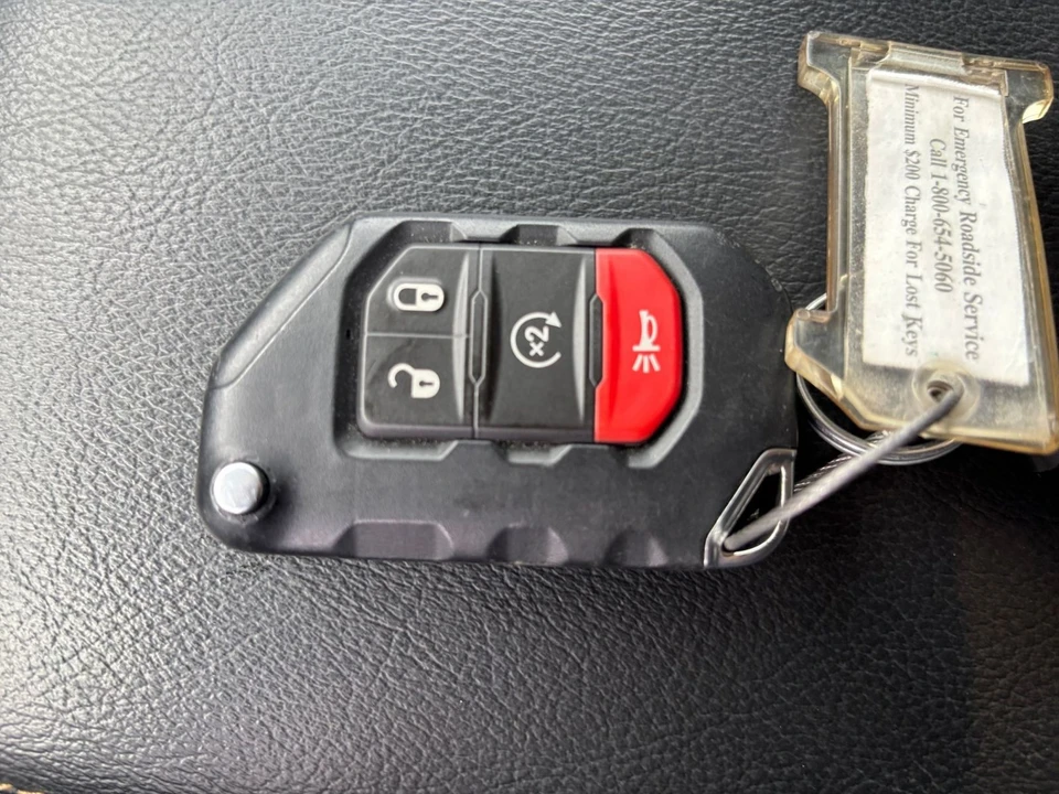 2025 Jeep JL Wrangler - Image 26 of 31