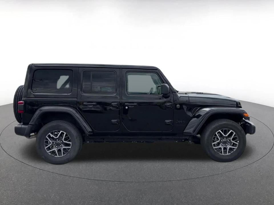 2025 Jeep JL Wrangler - Image 17 of 31