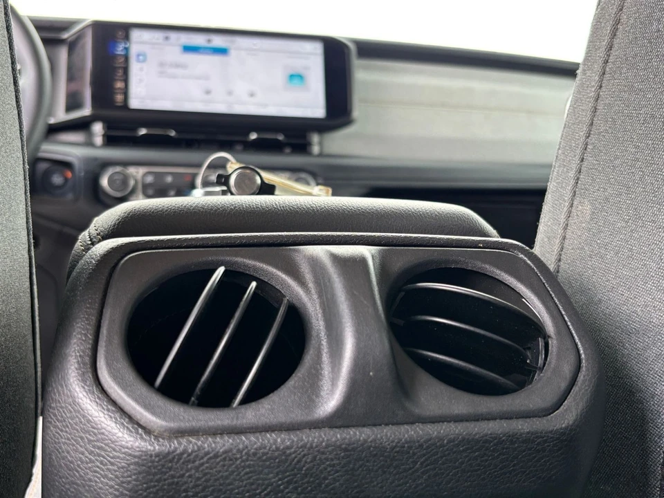 2025 Jeep JL Wrangler - Image 23 of 31