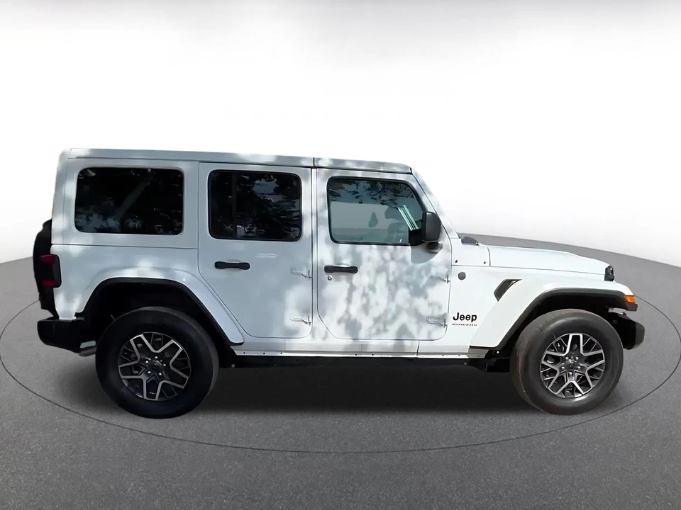 2025 Jeep JL Wrangler - Image 13 of 31