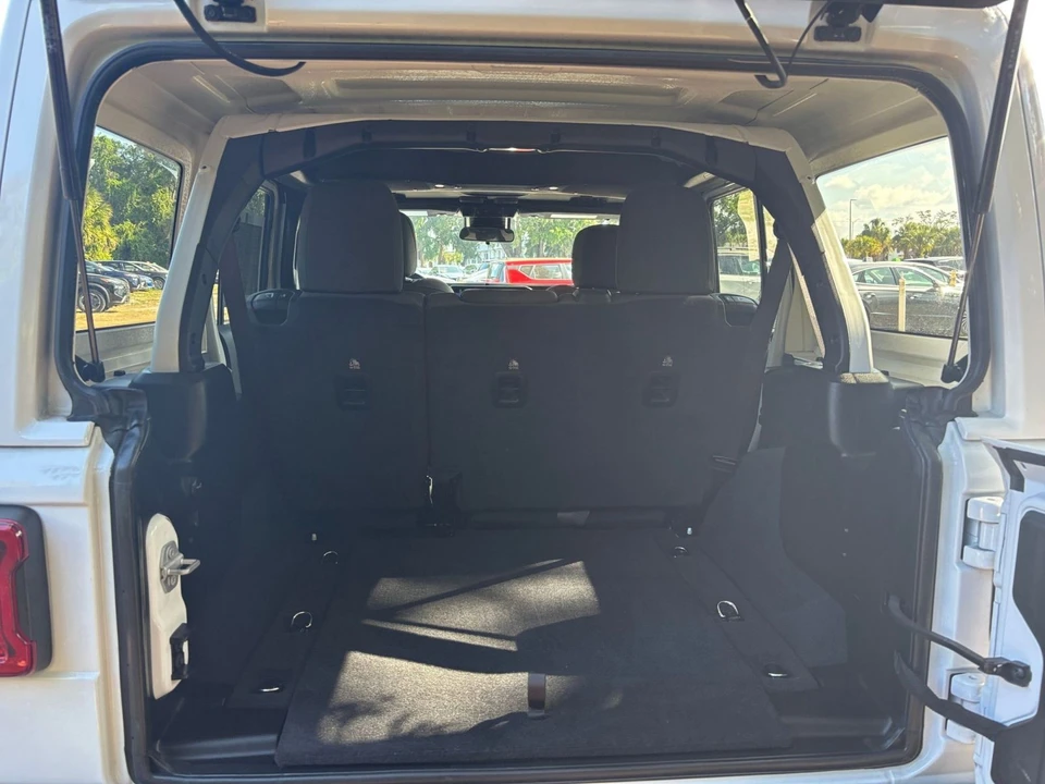 2025 Jeep JL Wrangler - Image 27 of 31