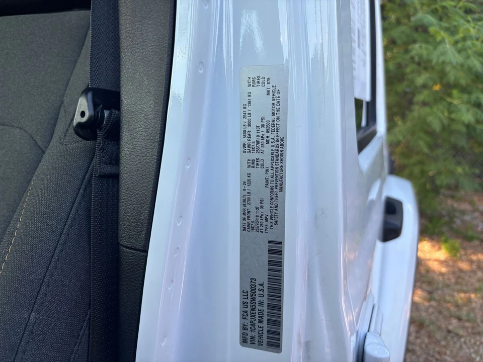 2025 Jeep JL Wrangler - Image 25 of 31