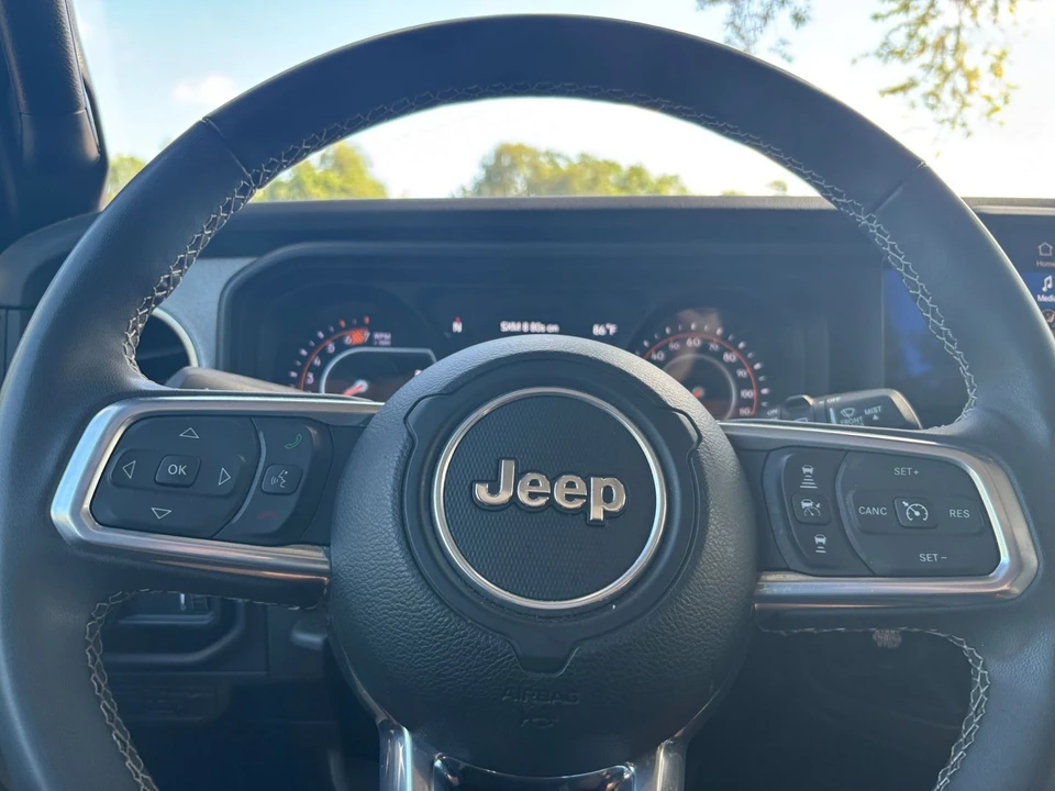 2025 Jeep JL Wrangler - Image 24 of 31