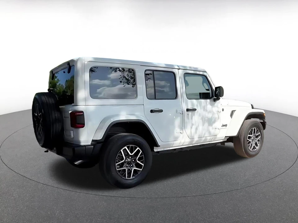 2025 Jeep JL Wrangler - Image 11 of 31