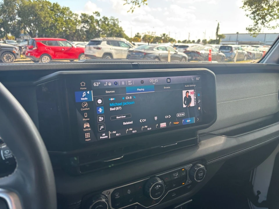 2025 Jeep JL Wrangler - Image 16 of 31