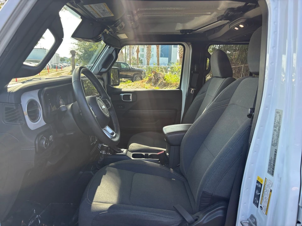 2025 Jeep JL Wrangler - Image 23 of 31