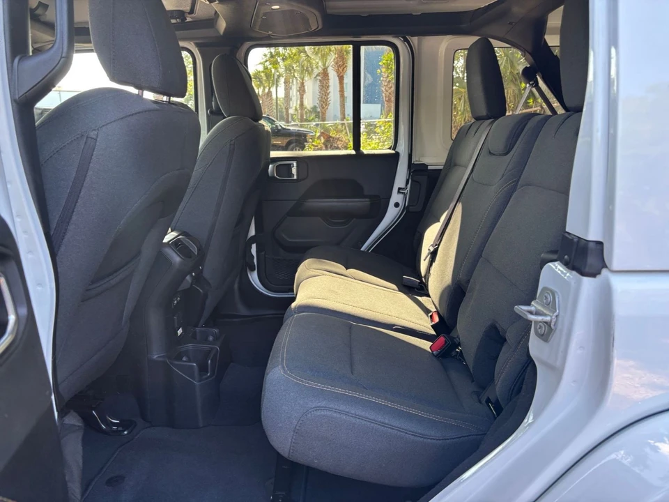 2025 Jeep JL Wrangler - Image 22 of 31