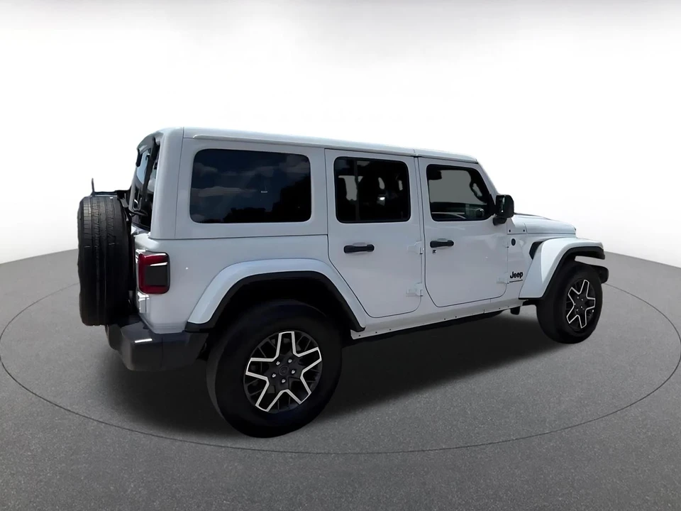 2025 Jeep JL Wrangler - Image 16 of 31