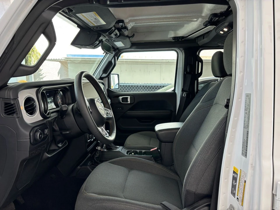 2025 Jeep JL Wrangler - Image 29 of 31