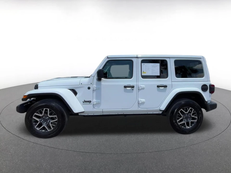 2025 Jeep JL Wrangler - Image 11 of 31