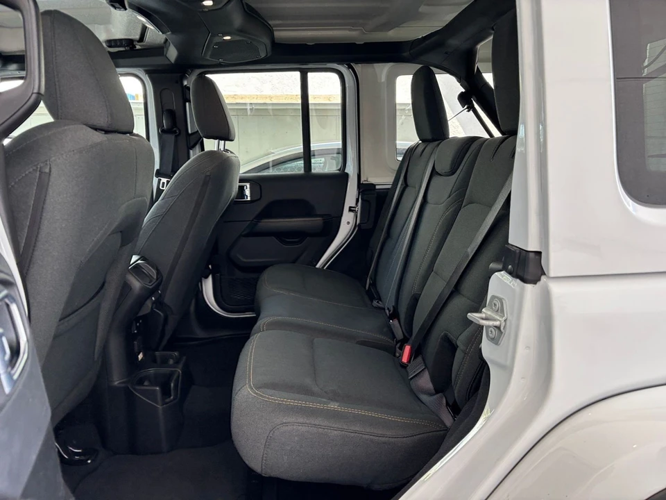 2025 Jeep JL Wrangler - Image 23 of 31