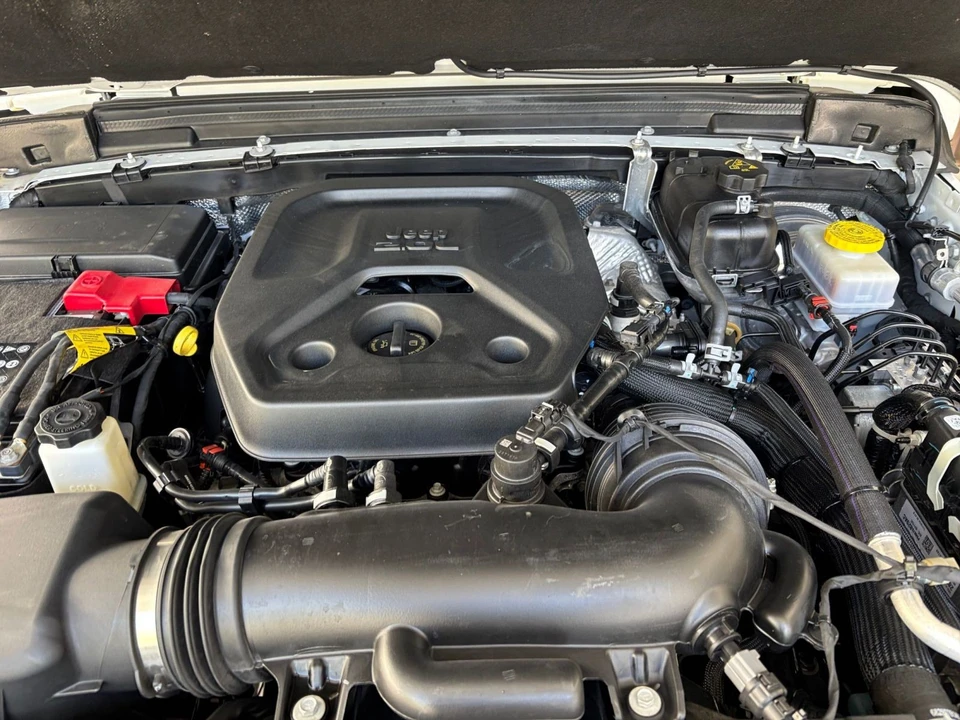 2025 Jeep JL Wrangler - Image 29 of 31