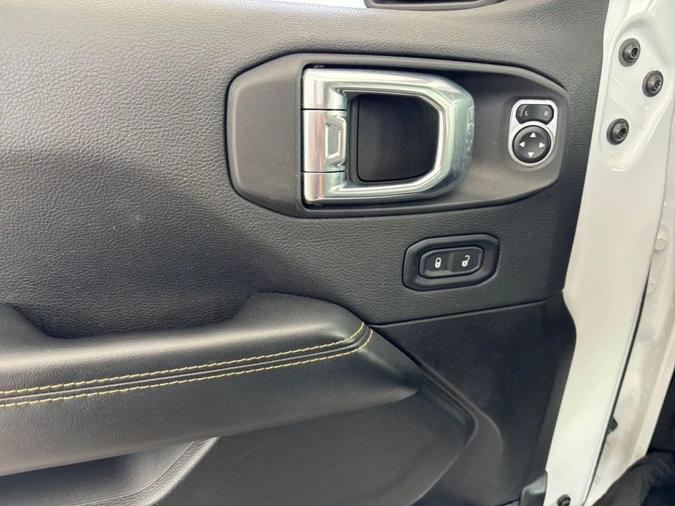 2025 Jeep JL Wrangler - Image 15 of 31