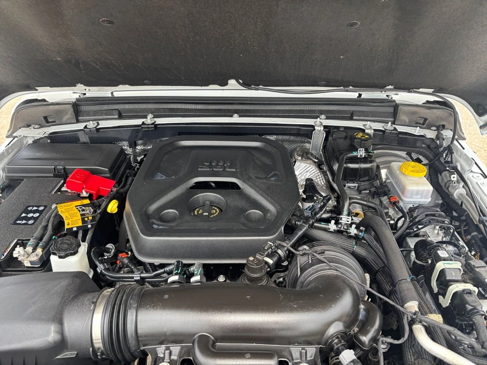 2025 Jeep JL Wrangler - Image 27 of 31