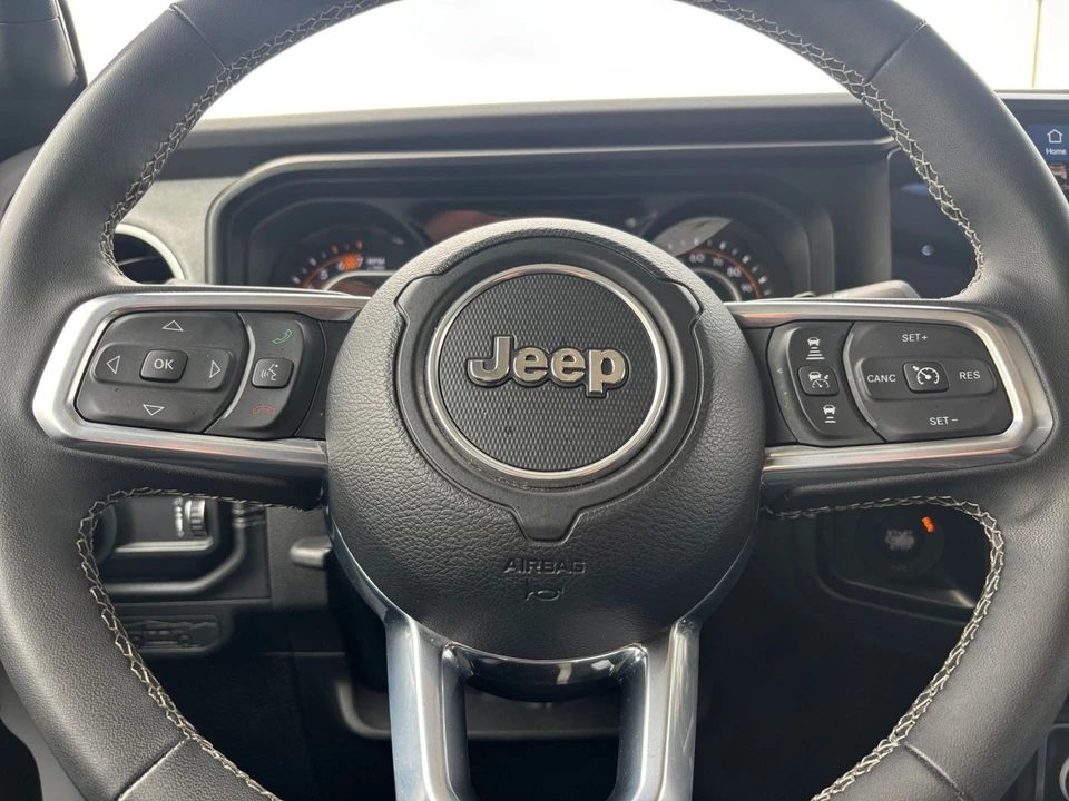 2025 Jeep JL Wrangler - Image 23 of 31