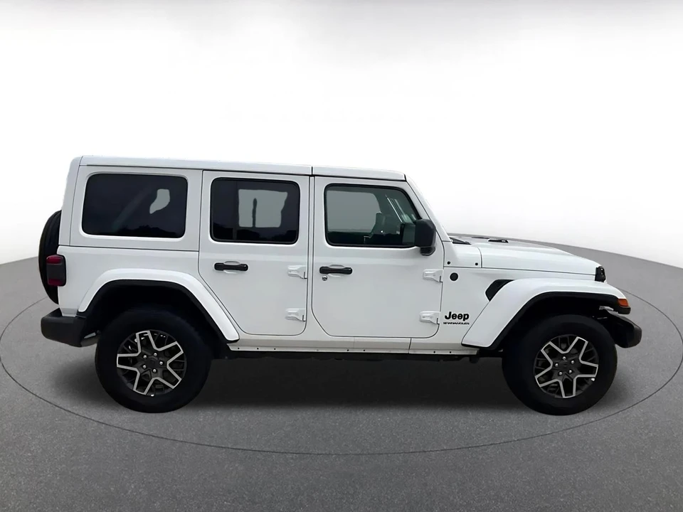 2025 Jeep JL Wrangler - Image 13 of 31