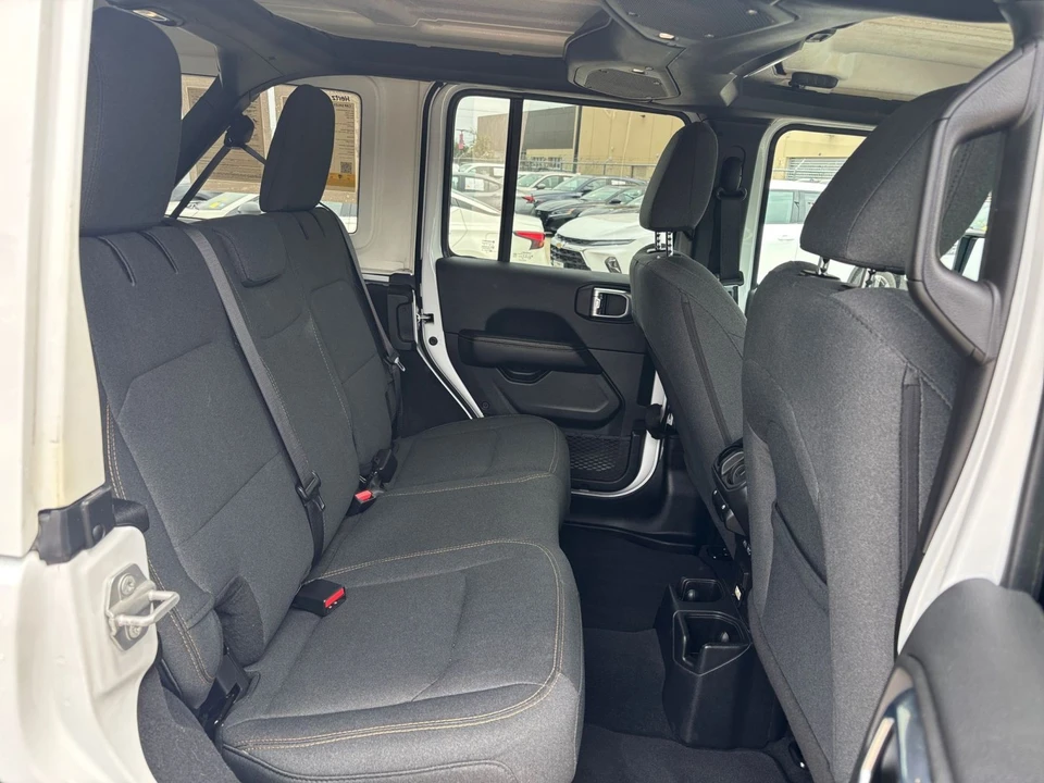 2025 Jeep JL Wrangler - Image 21 of 31