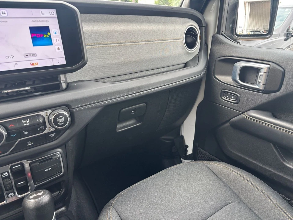 2025 Jeep JL Wrangler - Image 30 of 31
