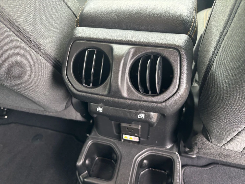2025 Jeep JL Wrangler - Image 18 of 31