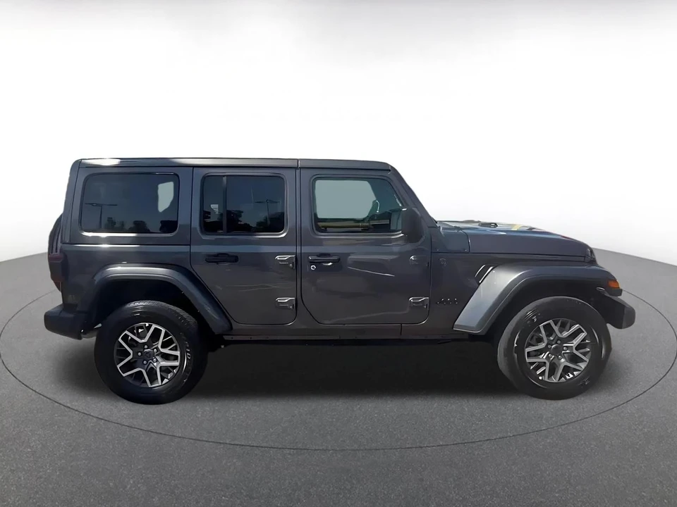 2025 Jeep JL Wrangler - Image 15 of 31