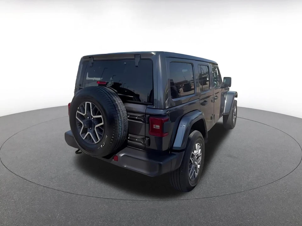 2025 Jeep JL Wrangler - Image 11 of 31