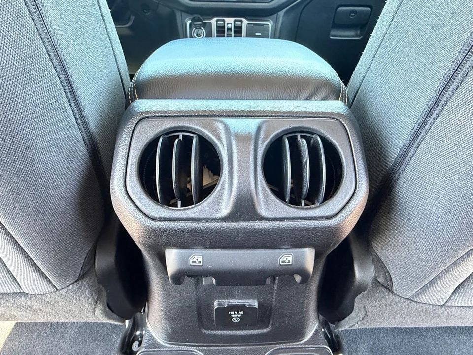 2025 Jeep JL Wrangler - Image 23 of 31