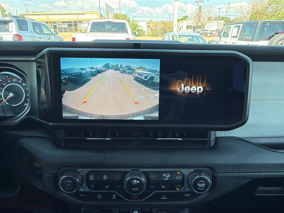 2025 Jeep JL Wrangler - Image 24 of 31