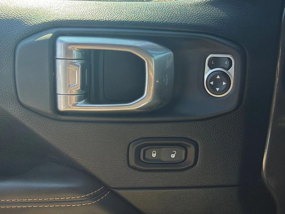 2025 Jeep JL Wrangler - Image 20 of 31