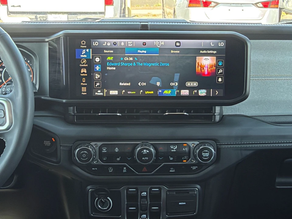 2025 Jeep JL Wrangler - Image 21 of 31